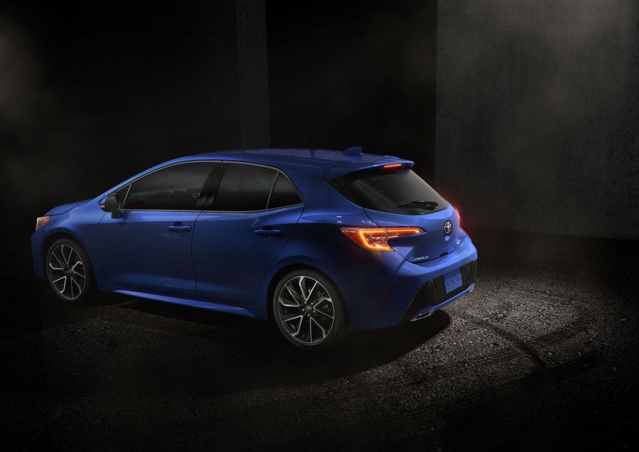  Toyota Corolla XSE Hatchback 2018 года  (NA) (фото 4 из 88)